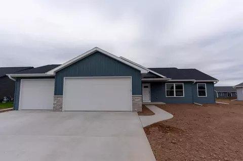 2030 Red Fox Ln, Kaukauna, WI 54130