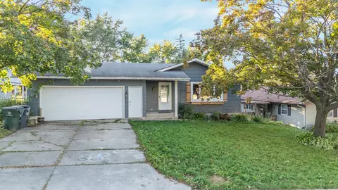 433 Doersch Trl, Seymour, WI 54165