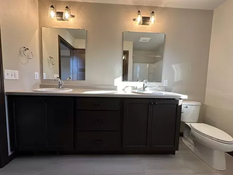 Bath - 1300 S Jade Dr, Appleton, WI 54915 photo 1 of 2