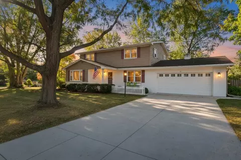 418 Ridgeview Ter, Green Bay, WI 54301