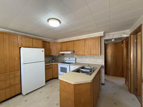 Kitchen - 1012 11th Ave, Menominee, MI 49858 photo 2 of 3