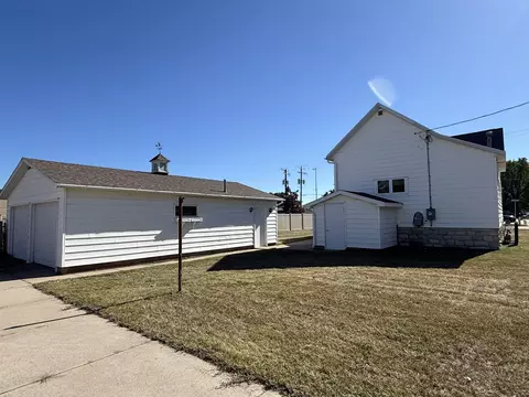 Exterior - 1012 11th Ave, Menominee, MI 49858 photo 2 of 4