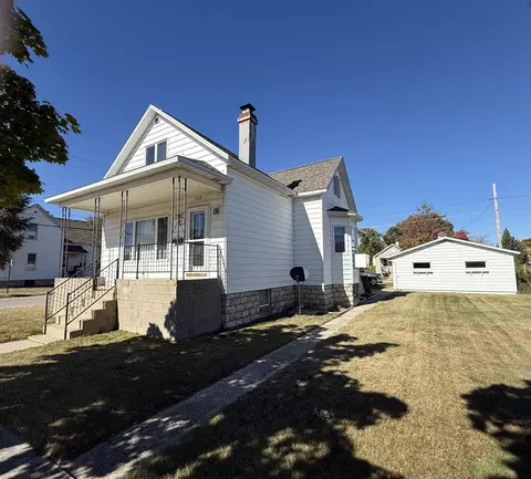1012 11th Ave, Menominee, MI 49858