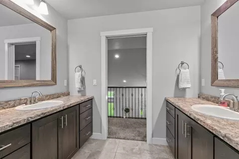 Entry Way - 2053 W Sugar Ct, Appleton, WI 54913 photo 6 of 8