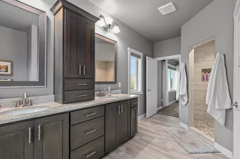 Bath - 2053 W Sugar Ct, Appleton, WI 54913 photo 1 of 7