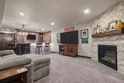 Living - 2053 W Sugar Ct, Appleton, WI 54913 photo 3 of 5