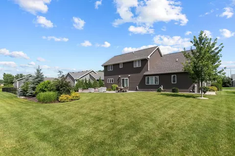 Exterior - 2053 W Sugar Ct, Appleton, WI 54913 photo 6 of 9