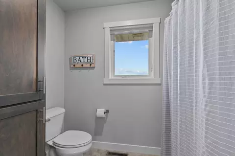 Bath - 2053 W Sugar Ct, Appleton, WI 54913 photo 6 of 7