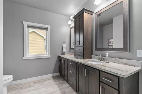 Bath - 2053 W Sugar Ct, Appleton, WI 54913 photo 3 of 7