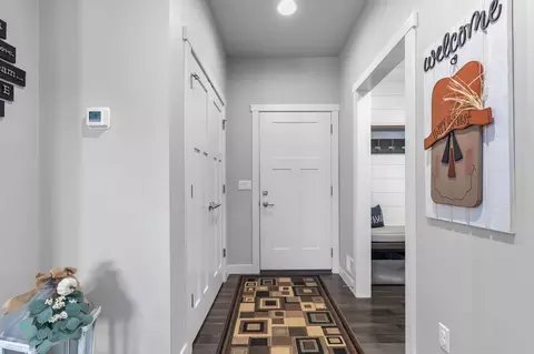 Entry Way - 2053 W Sugar Ct, Appleton, WI 54913 photo 1 of 8