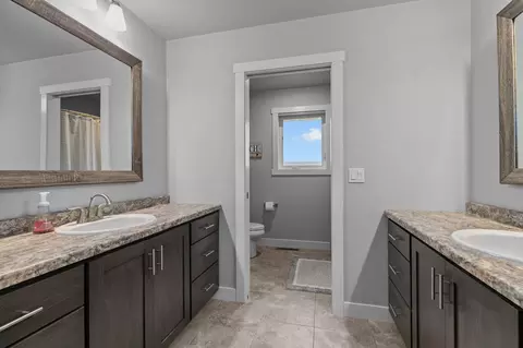 Bath - 2053 W Sugar Ct, Appleton, WI 54913 photo 5 of 7