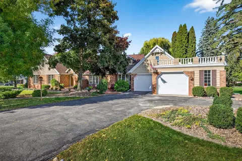 9 Meadowbrook Ln, Appleton, WI 54914