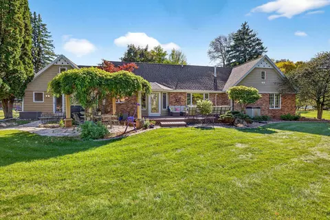 Exterior - 9 Meadowbrook Ln, Appleton, WI 54914 photo 10 of 17