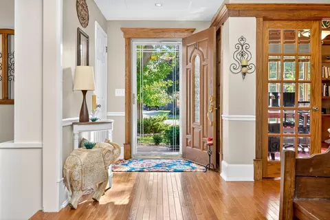 Entry Way - 9 Meadowbrook Ln, Appleton, WI 54914 photo 1 of 8