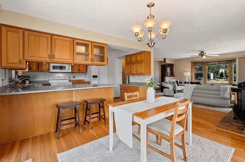 Dining - 1811 N Whitney Dr, Appleton, WI 54914 photo 2 of 4