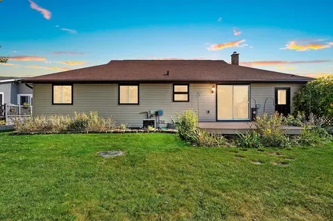 Exterior - 1811 N Whitney Dr, Appleton, WI 54914 photo 2 of 15