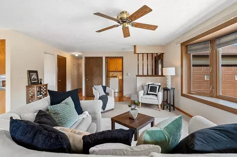 Living - 1811 N Whitney Dr, Appleton, WI 54914 photo 4 of 4