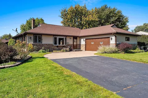 Exterior - 1811 N Whitney Dr, Appleton, WI 54914 photo 14 of 15