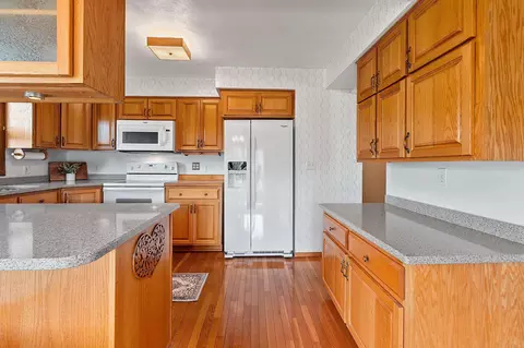 Kitchen - 1811 N Whitney Dr, Appleton, WI 54914 photo 4 of 4