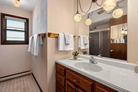 Bath - 1811 N Whitney Dr, Appleton, WI 54914 photo 3 of 3