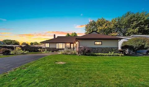 1811 N Whitney Dr, Appleton, WI 54914