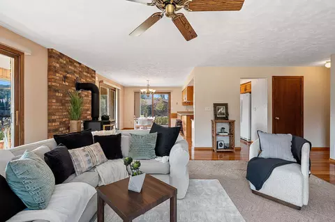 Living - 1811 N Whitney Dr, Appleton, WI 54914 photo 2 of 4