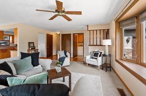 Living - 1811 N Whitney Dr, Appleton, WI 54914 photo 3 of 4