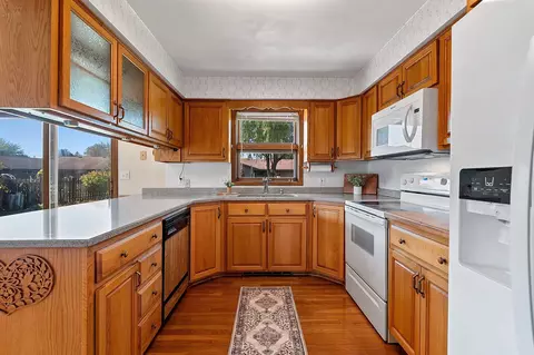 Kitchen - 1811 N Whitney Dr, Appleton, WI 54914 photo 2 of 4