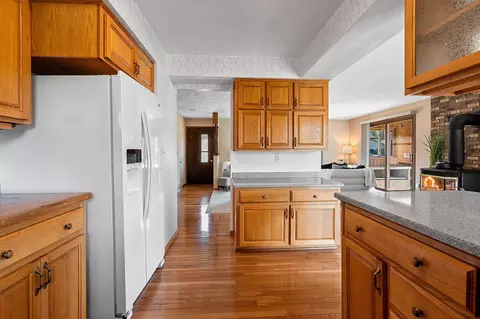 Kitchen - 1811 N Whitney Dr, Appleton, WI 54914 photo 3 of 4
