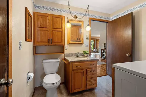 Bath - 1811 N Whitney Dr, Appleton, WI 54914 photo 1 of 3