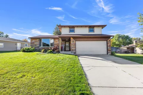 2932 Suzanne Ct, Green Bay, WI 54311