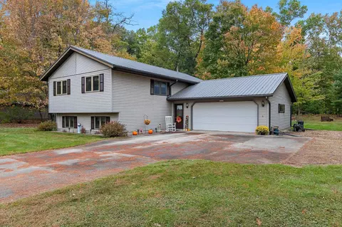 w5828 North Oak Park Circle, Shawano, WI 54166