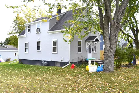 602 Flora Ave, Algoma, WI 54201