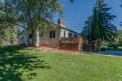 Exterior - w5321 Quarry Road, Appleton, WI 54913 photo 2 of 9