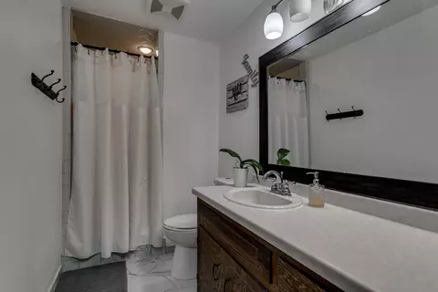 Bath - w5321 Quarry Road, Appleton, WI 54913 photo 1 of 2
