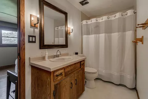 Bath - w5321 Quarry Road, Appleton, WI 54913 photo 2 of 2