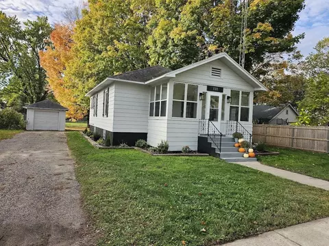 131 W Center St, Wautoma, WI 54982