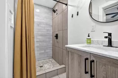 Bath - 1017 W Lawrence St, Appleton, WI 54914 photo 2 of 3