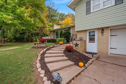 446 Hoffmann Ct, Manawa, WI 54949 photo 2
