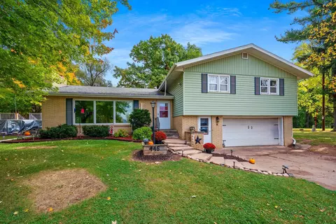 446 Hoffmann Ct, Manawa, WI 54949