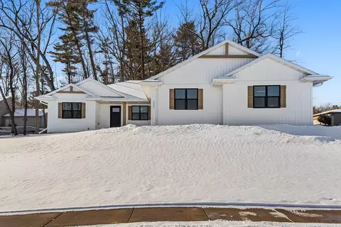 1093 Stordeur Dr, Green Bay, WI 54313