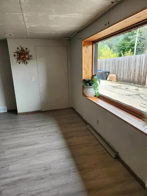 Living - 716 W Bell Ave, Appleton, WI 54914 photo 3 of 4