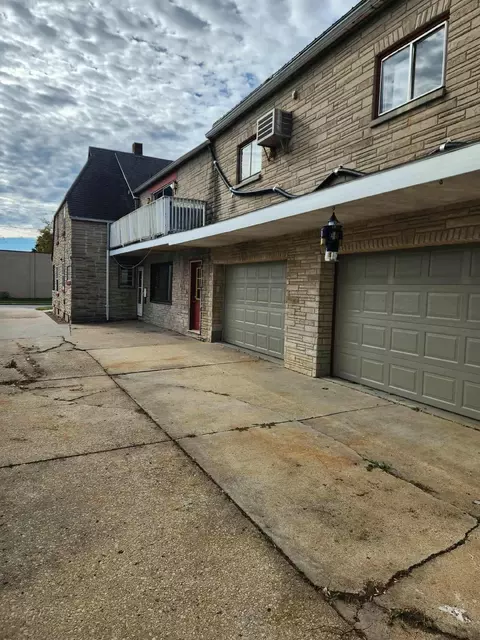 Exterior - 716 W Bell Ave, Appleton, WI 54914 photo 2 of 2