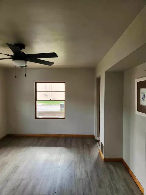Living - 716 W Bell Ave, Appleton, WI 54914 photo 2 of 4