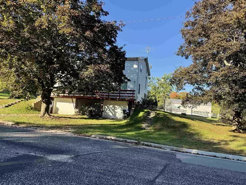 711 S Mary St, Weyauwega, WI 54983