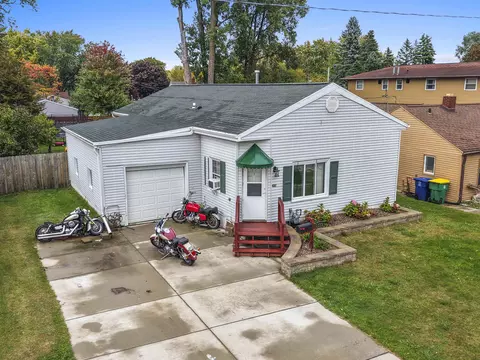 1333 Vanderbraak St, Green Bay, WI 54302