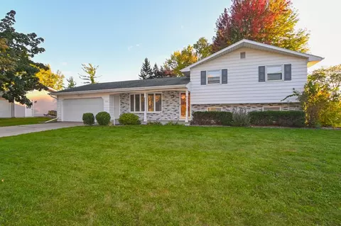 1439 Cormier Rd, Green Bay, WI 54313