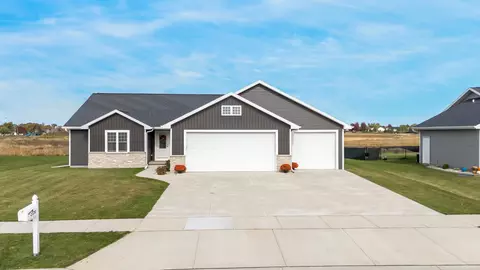 2170 White Wolf Ln, Kaukauna, WI 54130
