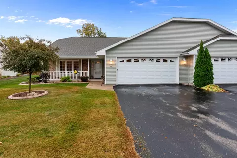 30 Somerset Ln, Fond Du Lac, WI 54935