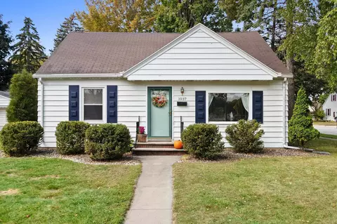 1037 Royal Blvd, Green Bay, WI 54303